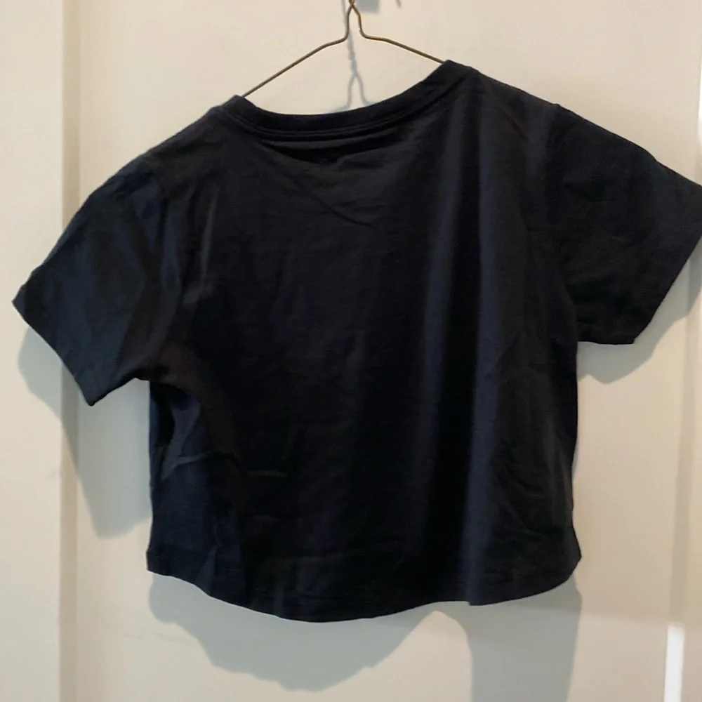 The Nike Tee.  Kids Small.  Nike design across‎ front.
